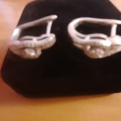 Dimonds Earrings  With Pure Sterling Silver Small Dimonds All Around With One Good Size In The Middle