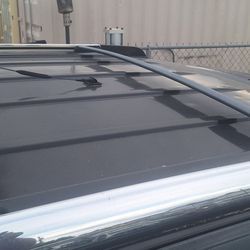 Roof Rack Good Used  Off 2006 Chevrolet Yukon, Has Been Removed From Roof Ready To Pickup.see Pics 35th Ave And McDowell Phx 