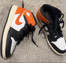 Air Jordan 1 Mid Shattered Backboard Sneakers