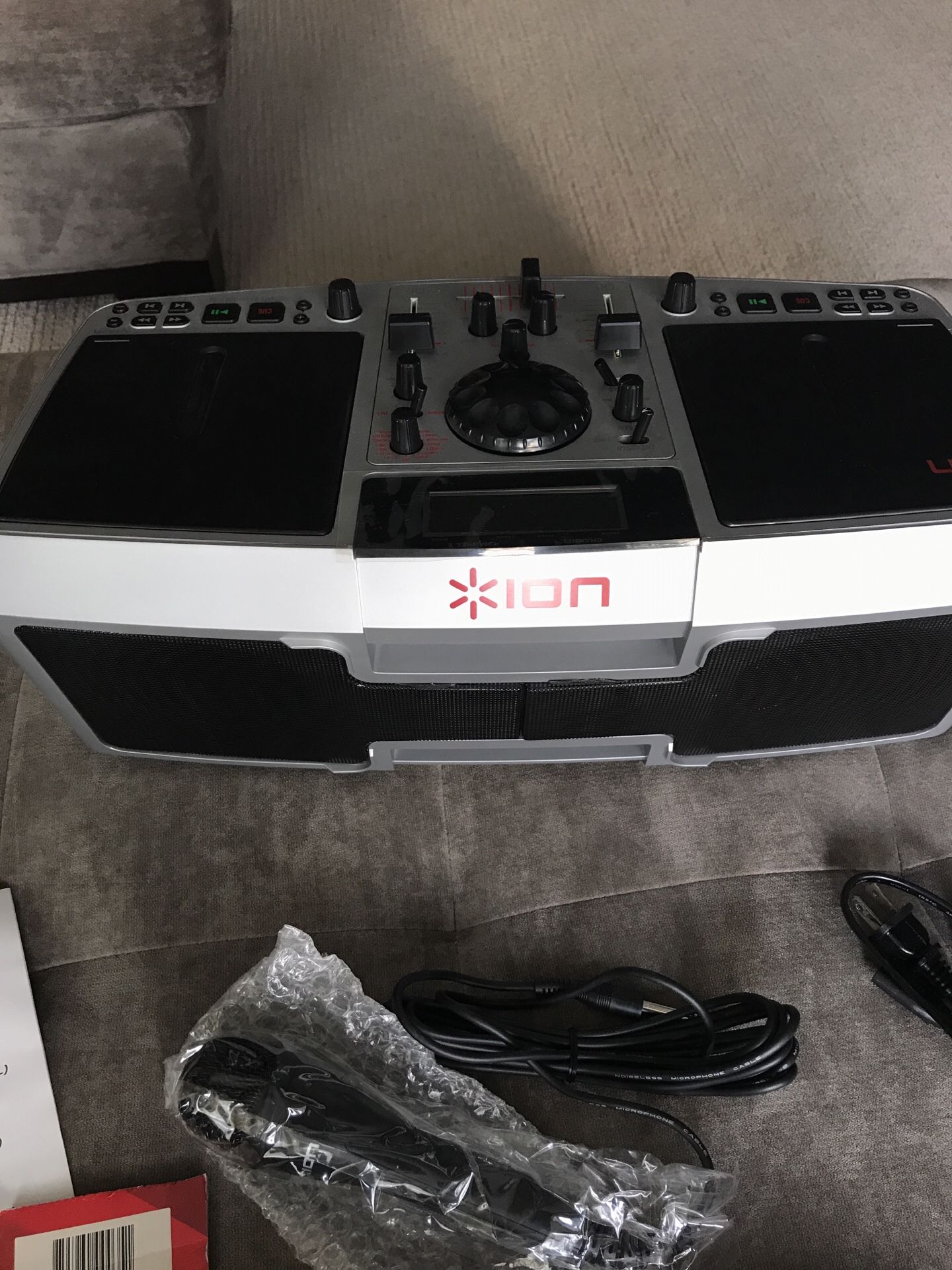 Ion portable DJ station + FX iCD04FX Never used for Sale in