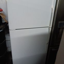 GE Refrigerator 