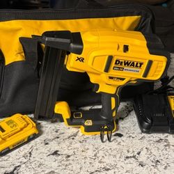 Dewalt Stapler 18 Gauge 