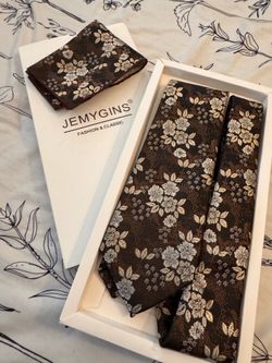 Tie & Handkerchief.