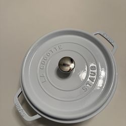 Staub 4qt Dutch oven