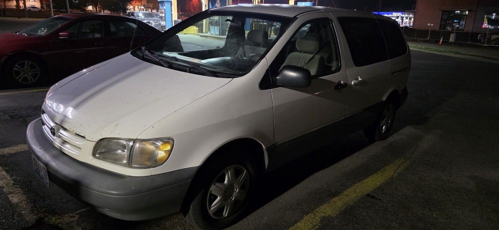 2000 Toyota Sienna