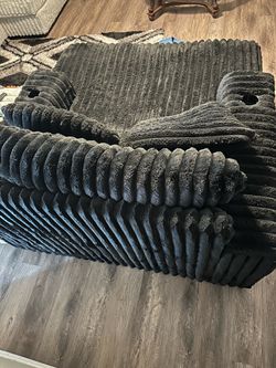 🔥 Ashley Furniture Oversized Cuddle Chair – $300 🔥