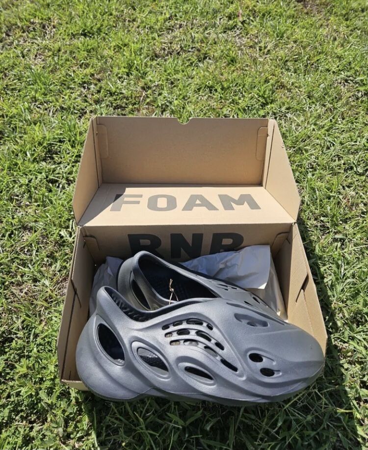 Adidas Yeezy Onyx Foam runner Size 7 / 11