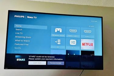 Nice! 65 inch Roku 4K Smart TV W/ Remote & Legs!! (Perfect To Hang On Wall!)