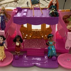 Disney Carriage With 7 Princesses 