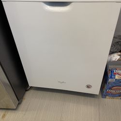 Like New White Whirlpool 4 Cycle Dishwasher