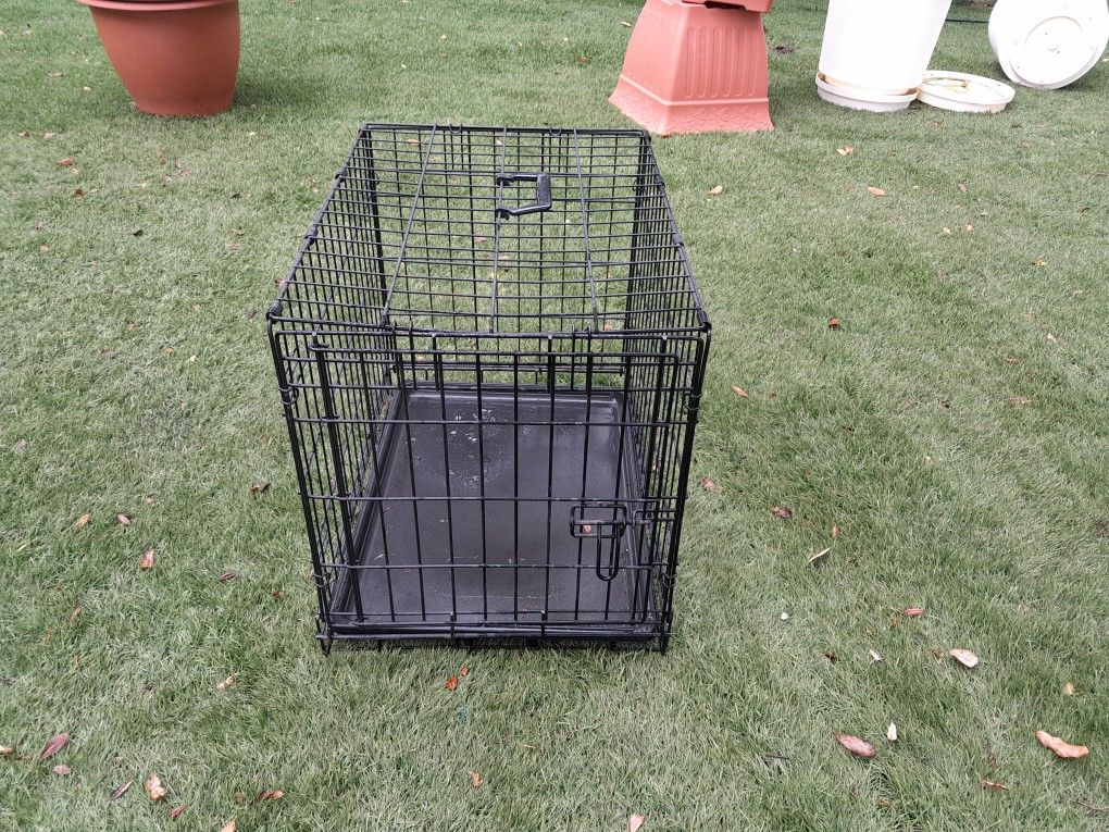 PORTABLE PET KENNEL