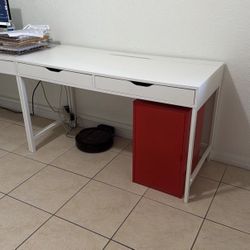 White Desk 