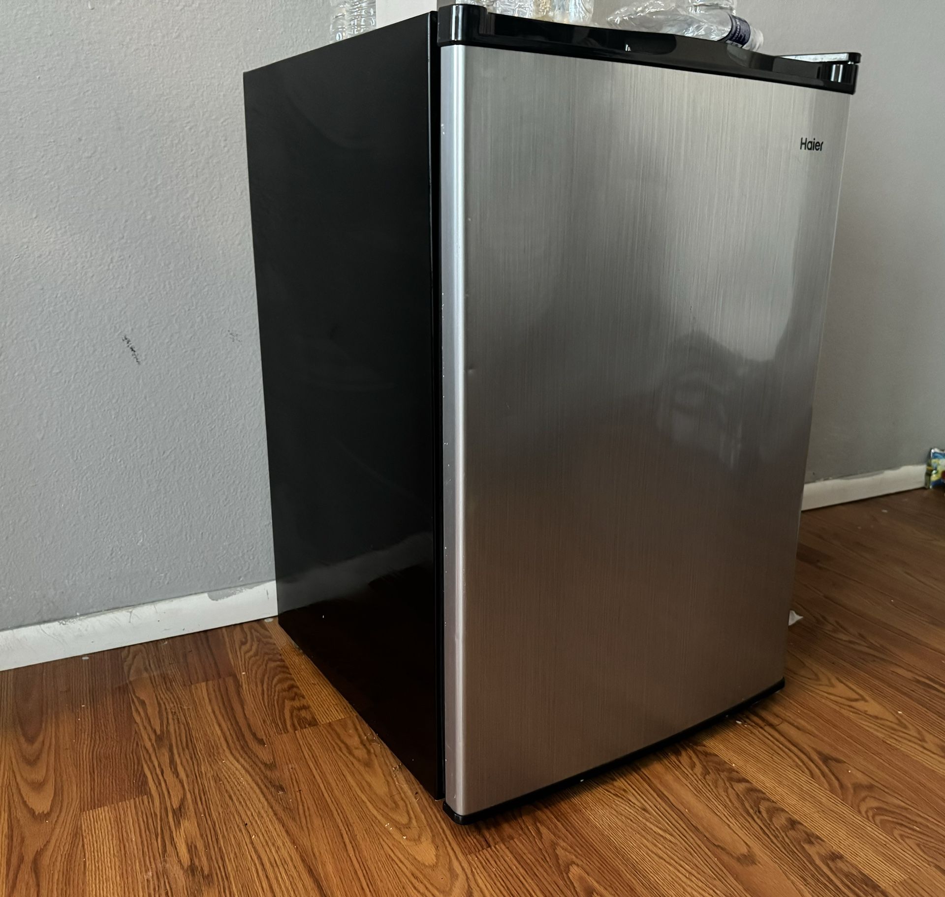 Haier Mini fridge