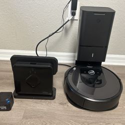 Roomba i7 and Emptying Stand and Braava 380 Mop Robot