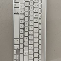 Apple Keyboard 