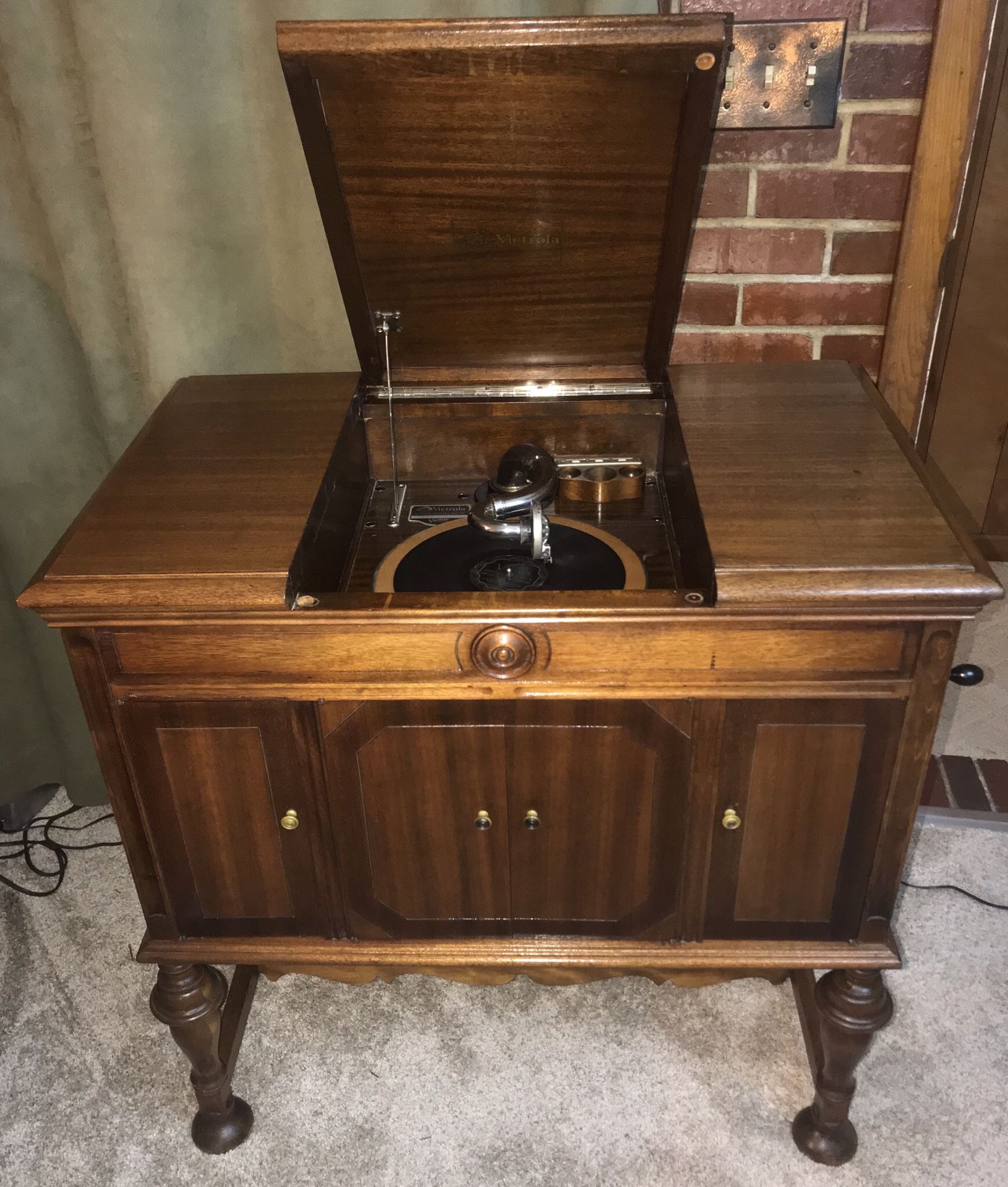 1926 Victor Victrola Talking Machine Phonograph GRANADA