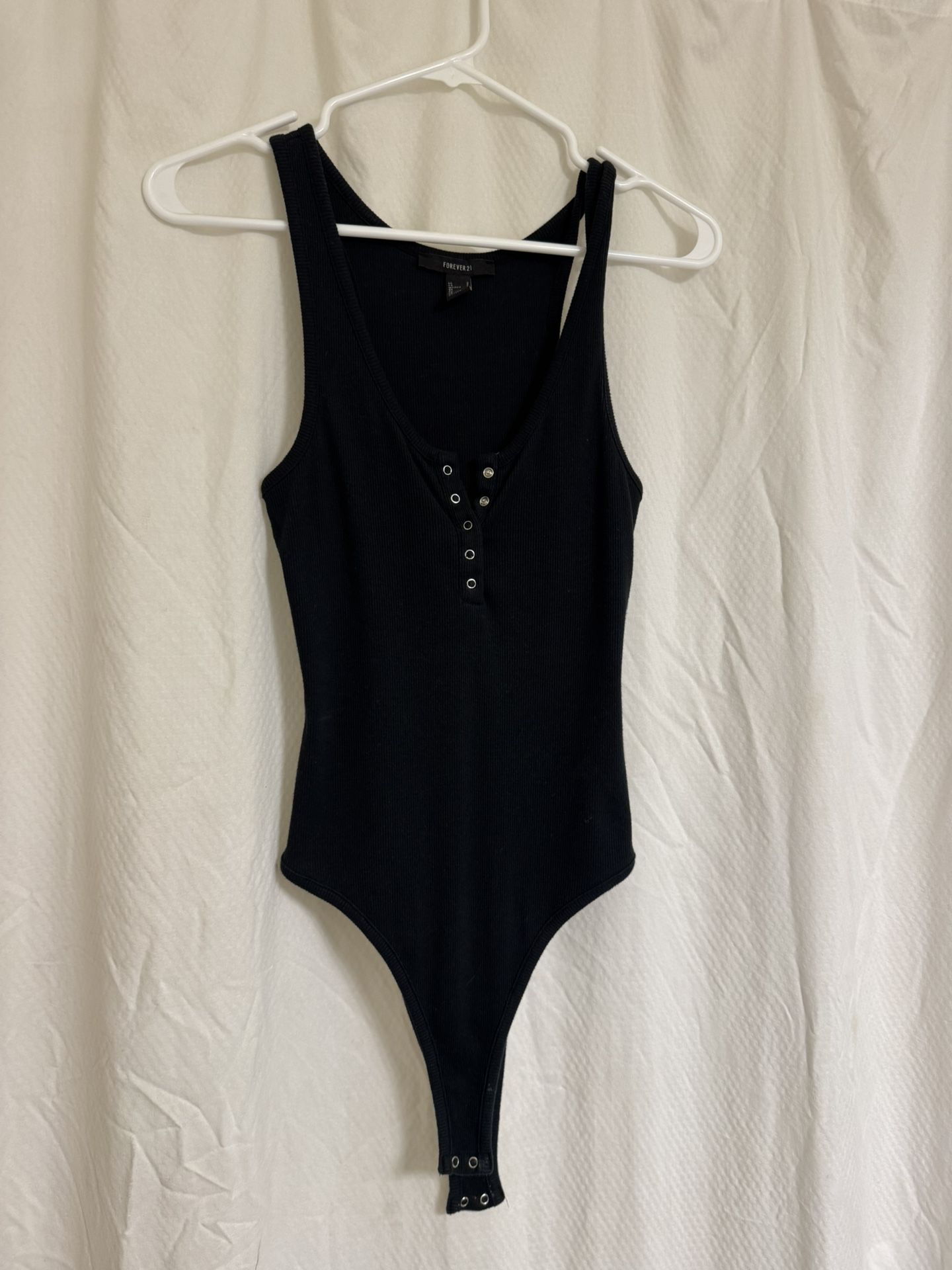 Forever 21 ribbed Bodysuit. Sz small. Black. Henley style