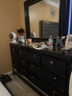 Black 7 Drawer Dresser *w/ Mirror