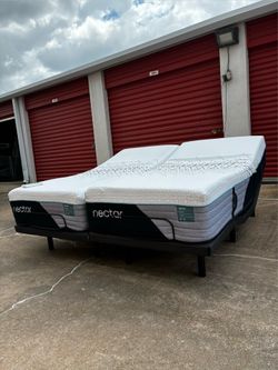 Like New Nectar Classic Memory Foam Split King Bed With Adjustable Base