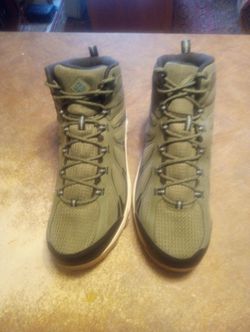 Columbia size 11W mensYL3999-316 hiking boots NEW