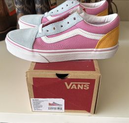 BRAND NEW KIDS VANS SIZE 2.5