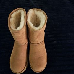 UGG BOOTS