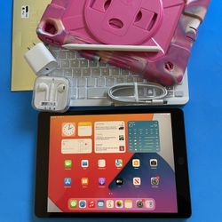 Apple IPad 7th Generation (10.2” Retina / IOS 18 / Touch ID ) 32GB with Pen,  keyboard, pink case  & Accessories 