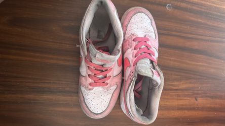 Triple pink Nikes