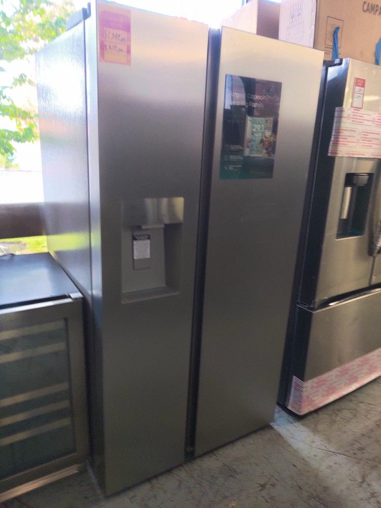 New Hisense 29.1-cu ft Standard-Depth 36-in Wide Side-by-Side Refrigerator with Ice Maker ,Water and