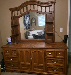 Dresser /Mirror combo