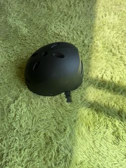 One size skateboarding helmet