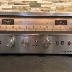 Classic Pioneer SX-680 Stereo Receiver