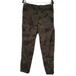 Sanctuary Women's Camo Cargo Jogger Pant Size Large.
Measurement, 
Rise =10.5'
Inseam =27'
Open Leg =6.5'
