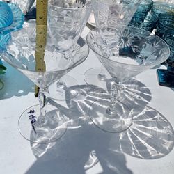 This listing is for a 5pcs set of Seneca Glassware which includes 3 Water Goblet at 7 1/8” tall and 2 Champagne Sherbet glasses at 5 3/8” tall.