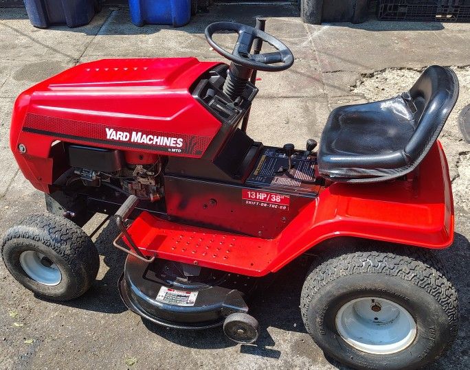 Excellent Condition! Yard Machines 13HP 42" Inch Riding Lawnmower!
