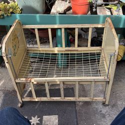 Vintage 1950s Amsco "Doll-E-Crib