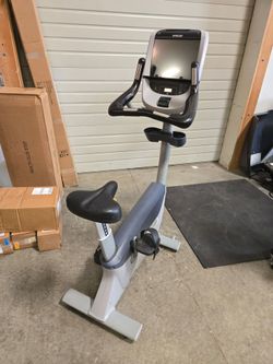 Precor 885 Upright Bike w/P80 touchscreen