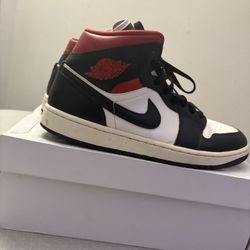 Jordan 1 Mid