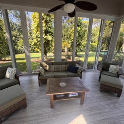 Indoor / Outdoor Wicker Patio Furniture Set – Excellent Conditio