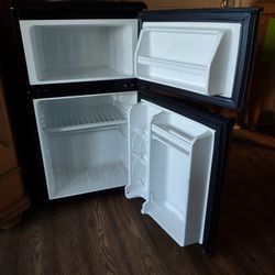 Smal Refrigerator 