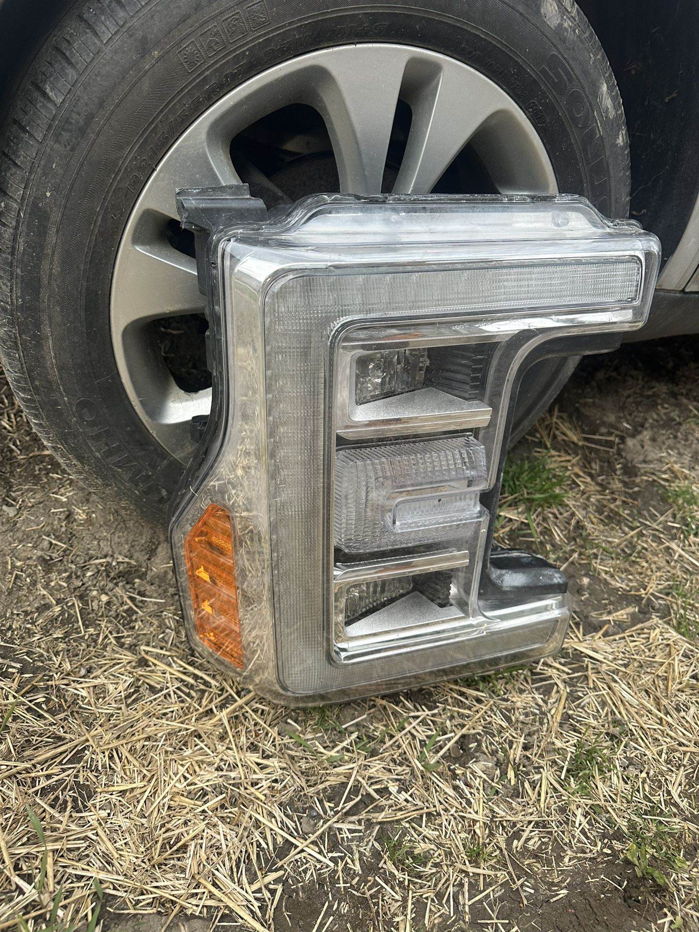 VLAND LED headlight assembly designed for 2017-2019 Ford F-Series Super Duty trucks (F250, F350, F450, F550)