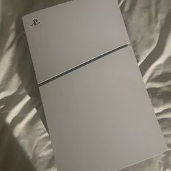 Ps5 console and controller (DESCRIPTION)