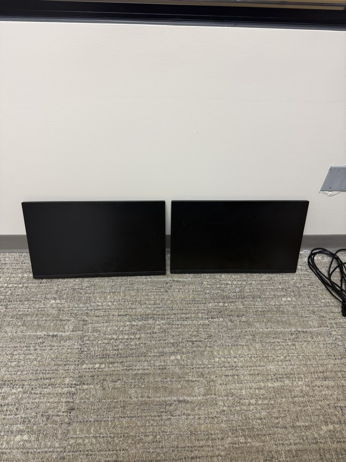 Mint Condition Dell 24” Monitor With Arms And Clamp For Desk