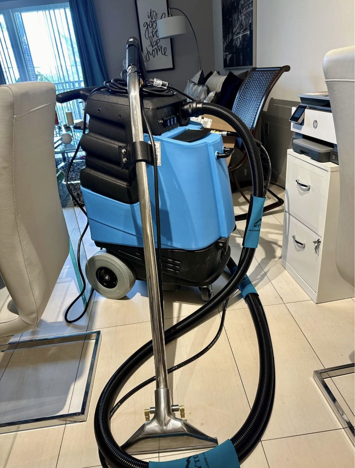 Carpet cleaning machine