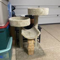 Used Cat Post/Bed