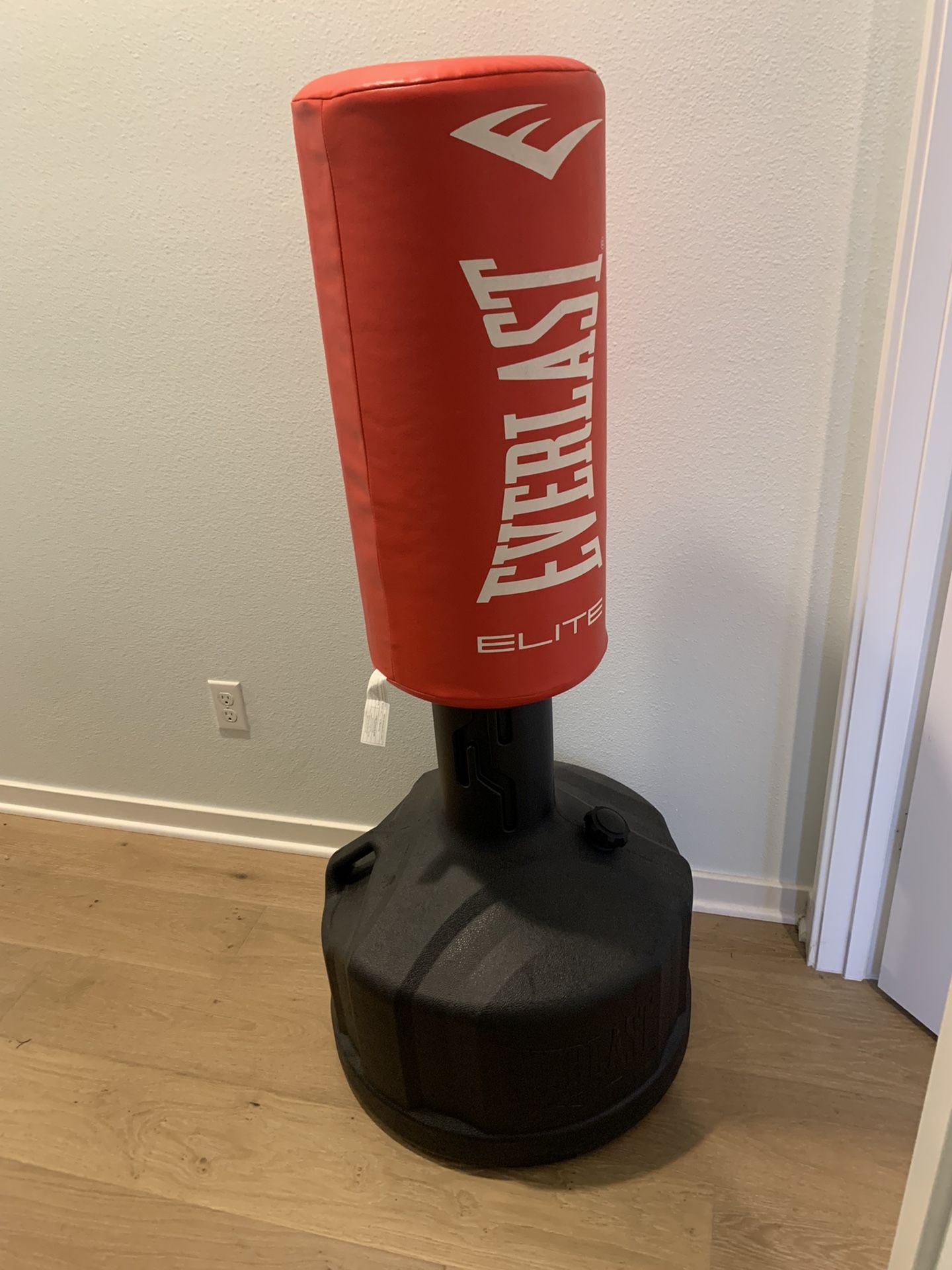 Everlast Elite Punching Bag
