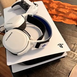PS5 Disc Version With Steel Series Headphones Perfect Condition 