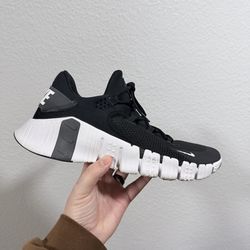 Nike black and white Metcon