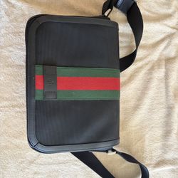 GUCCI MESSENGER BAG $500 Off ($1400-$500=$900)