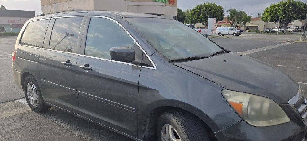 Two thousand six honda odyssey